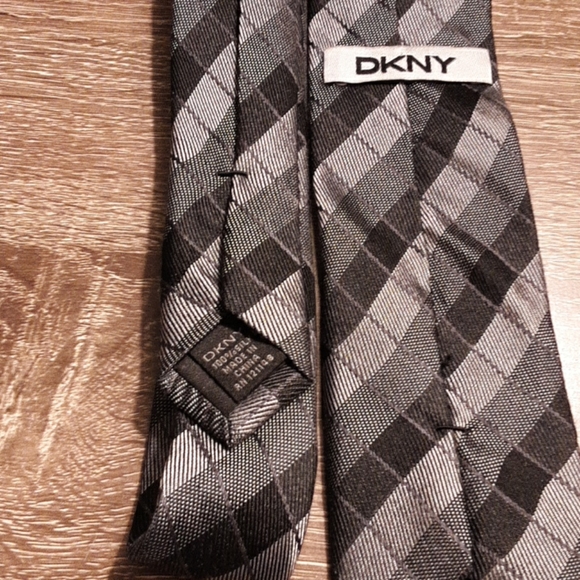 DKNY Men's ties - Picture 2 of 2